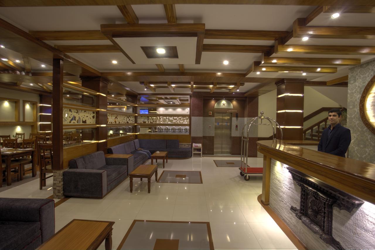 Hotel White Pearl Pokhara Exterior foto