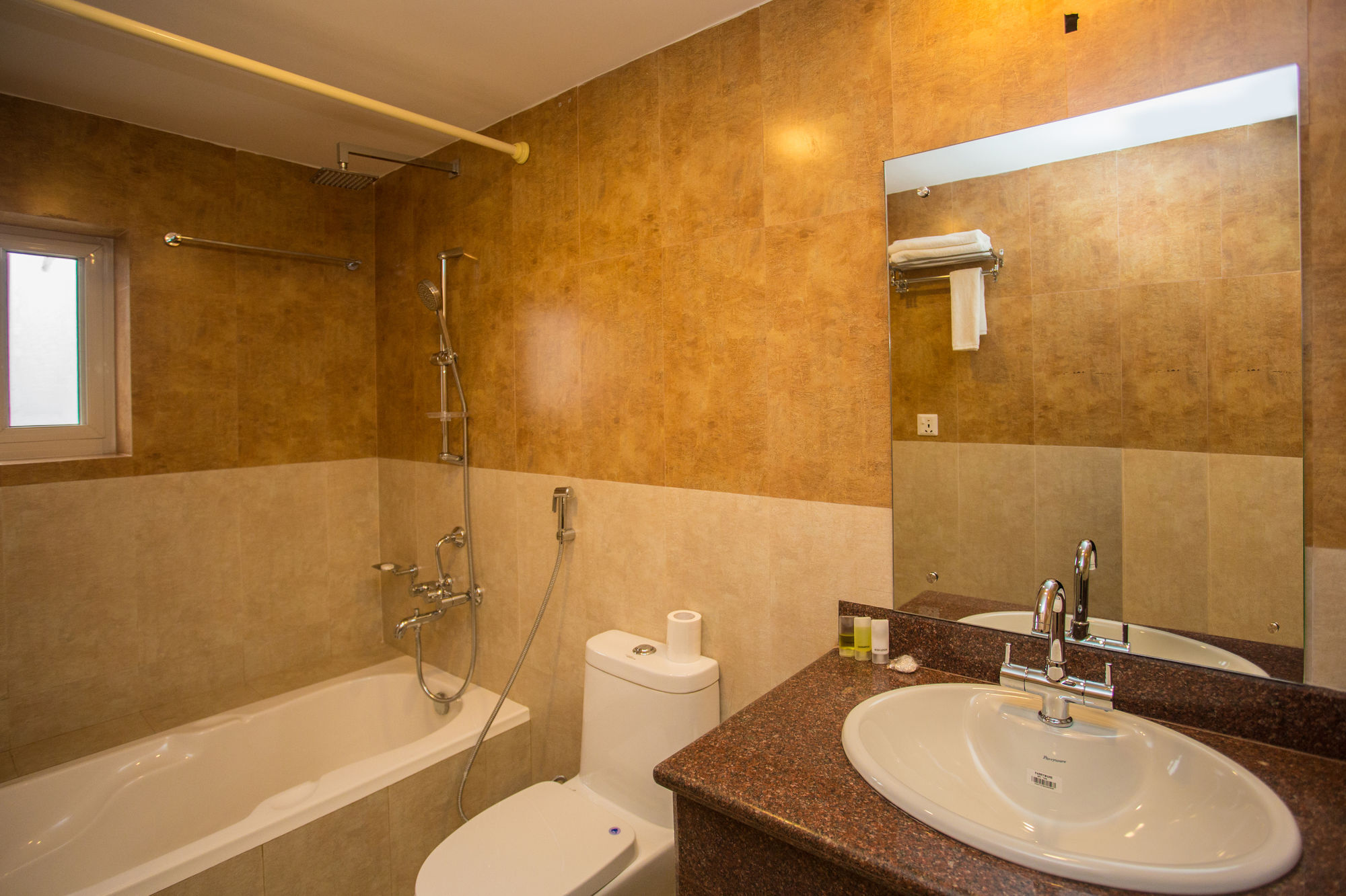 Hotel White Pearl Pokhara Exterior foto